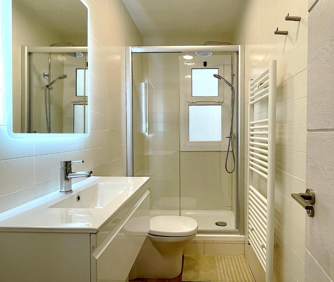 Abbott Apartment - 1 Min From The Beach - 100M2 - Sleeps 8 Sitges Exterior foto